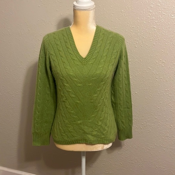 MADISON Studio Green V-Neck Cashmere Sweater Size M - Picture 1 of 6